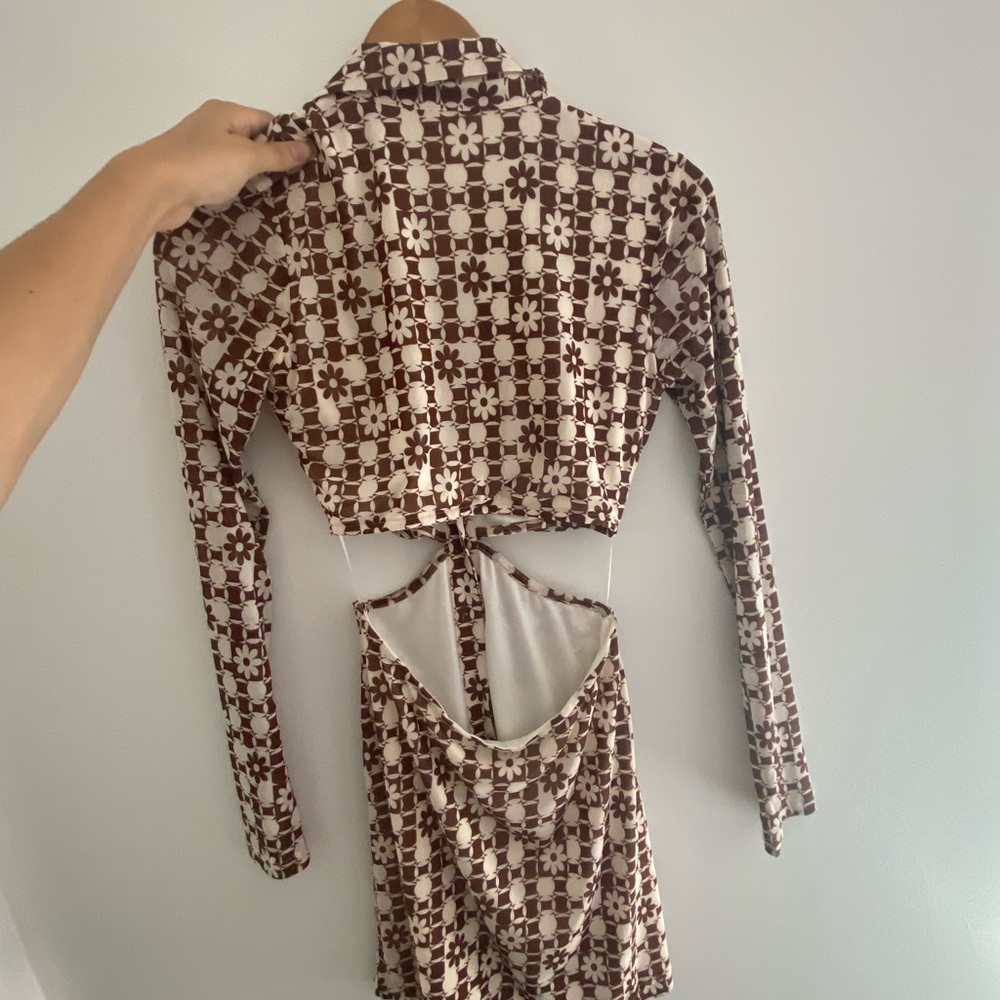 Patterned brown and white Isabelle’s cabinet dress